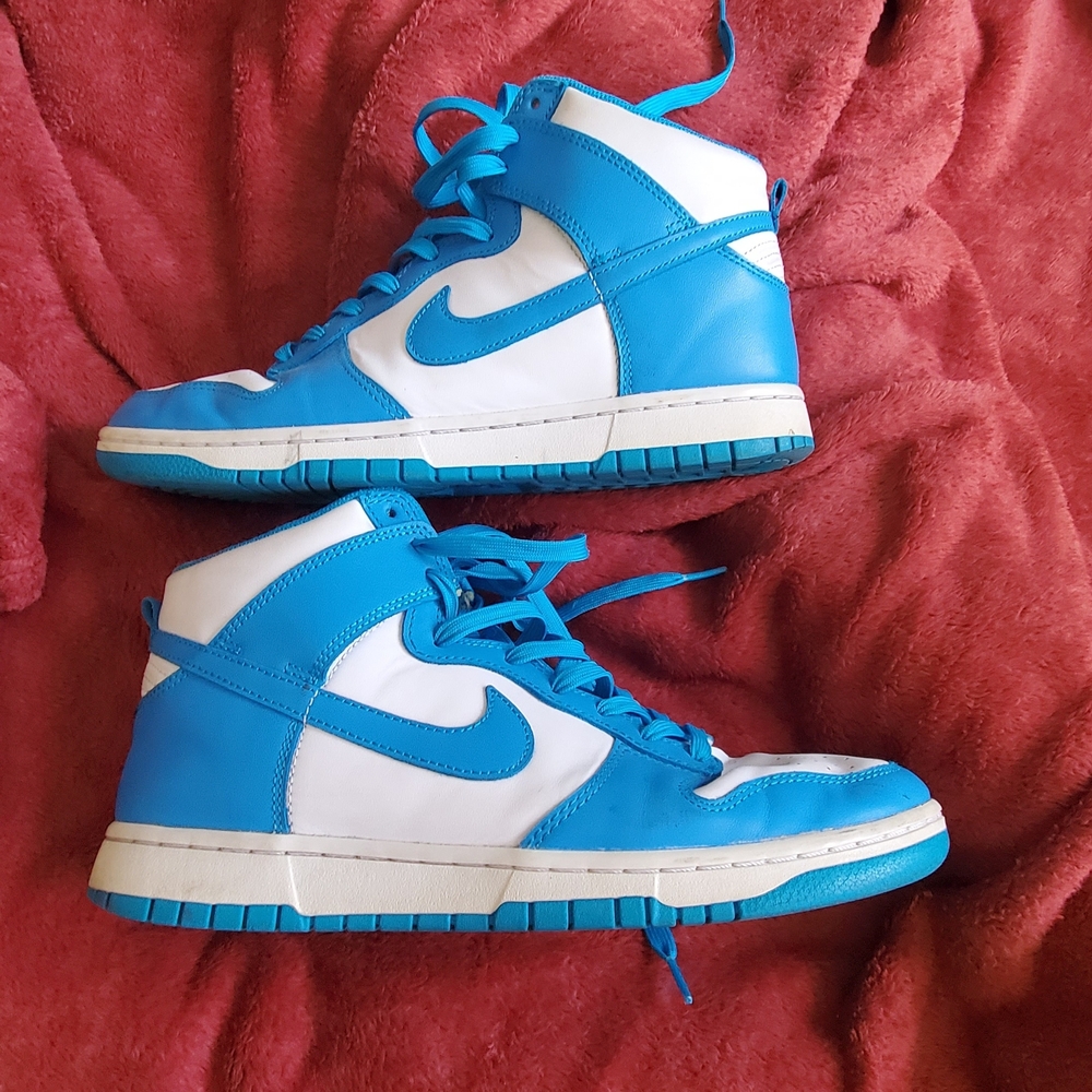 Blue & White High-Top Sneakers - Nike Dunk Style